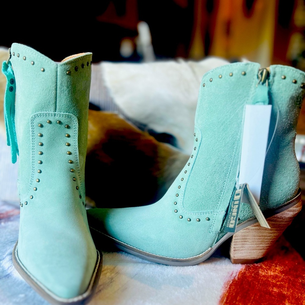 Dingo Mint Suede Studded Western Ankle Boots Size 8.5